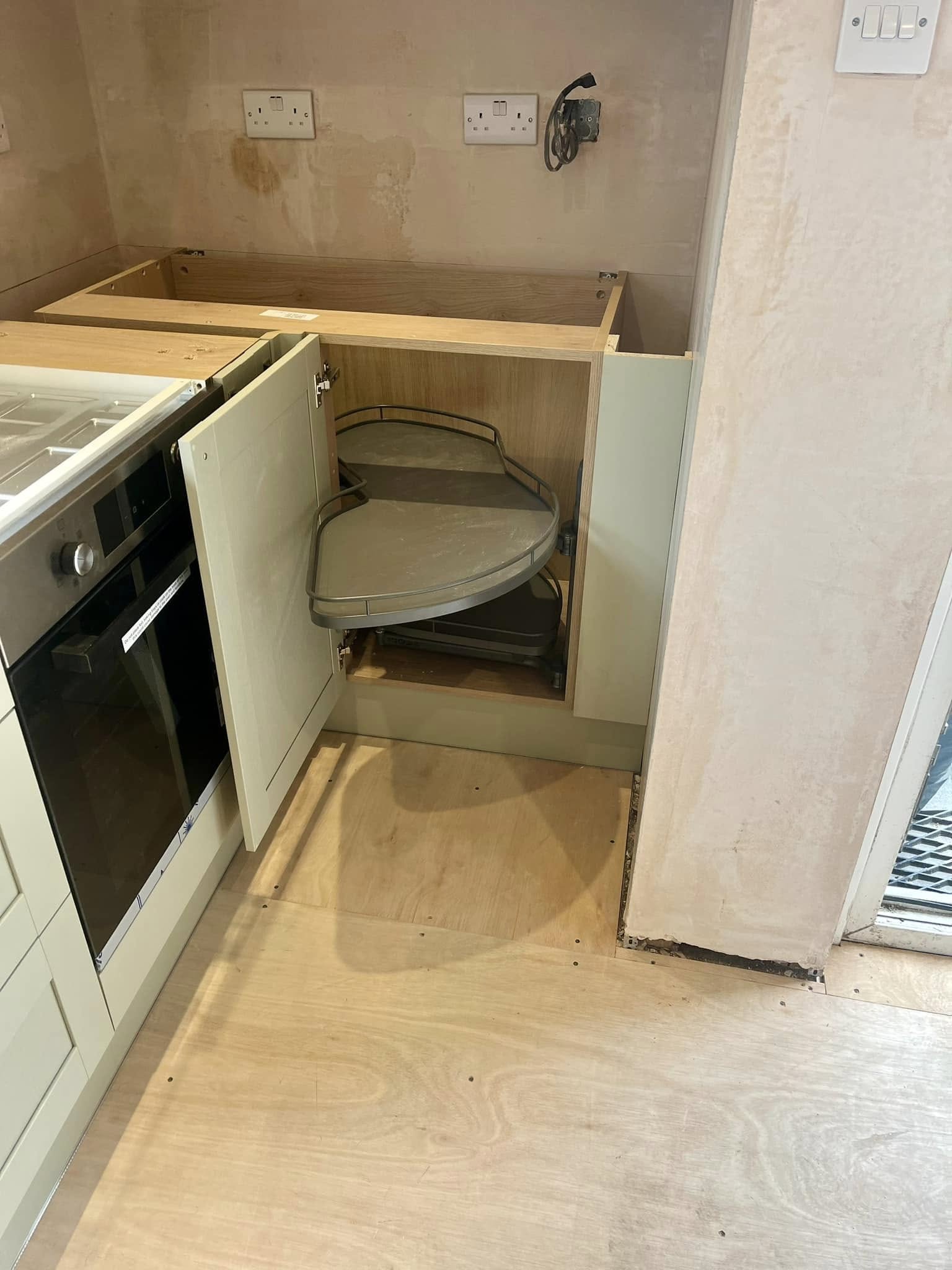 Modern kitchen design in Edinburgh with practical layout and stylish under-cabinet lighting