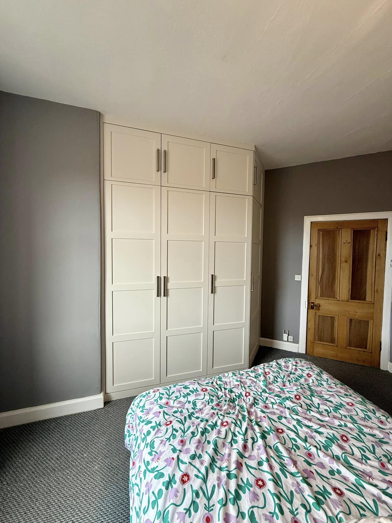 Handcrafted wardrobe with elegant finishes in Edinburgh property by SJC Joinery (Scot) Ltd