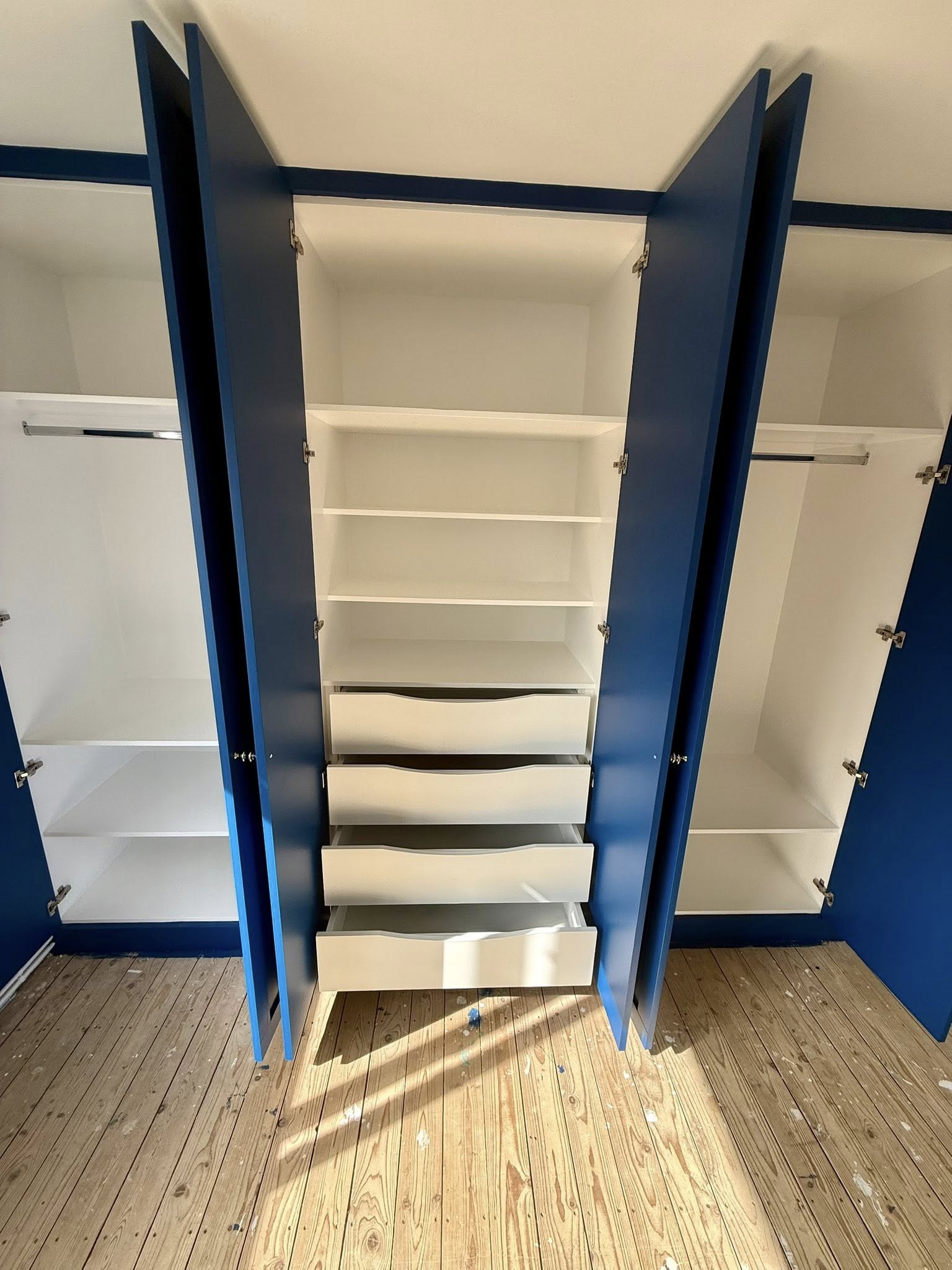 Handcrafted wardrobe with elegant finishes in Edinburgh property by SJC Joinery (Scot) Ltd